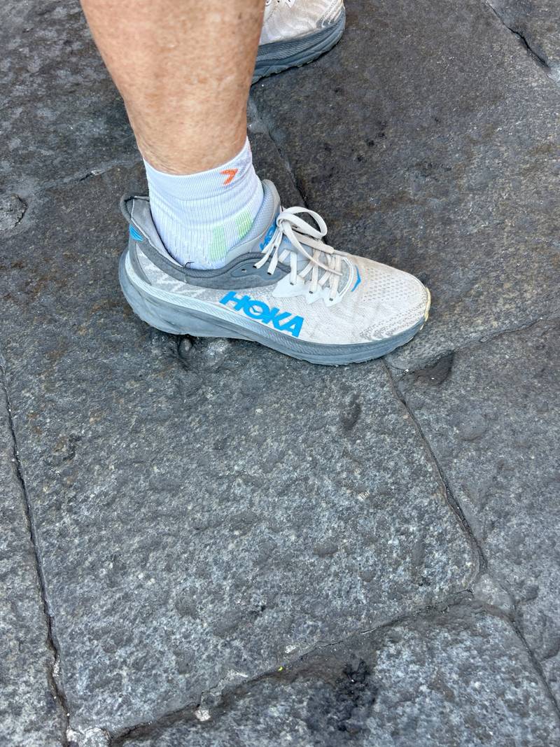 Hoka Challenger 8